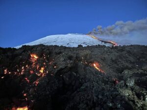 El volcán Etna en erupción, un atractivo extra para turistas