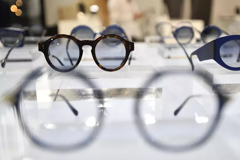 Las gafas para leer: el invento medieval que cambió la historia de la humanidad (y nació en Italia)