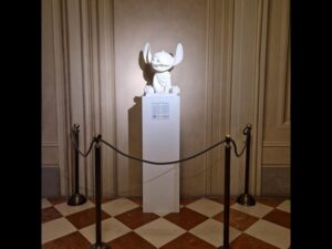 Stitch conoce al David de Miguel Angeles en Florencia