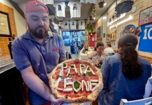 El Papa León XIV ya tienen su Pizza en Nápoles