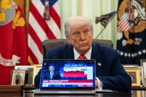 Informe sobre juicio político a Trump vuelve al Museo de Historia Americana del Smithsonian