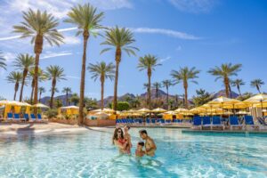 Visit Greater Palm Springs lanzó campaña de verano ‘Born to Chill’ 2025