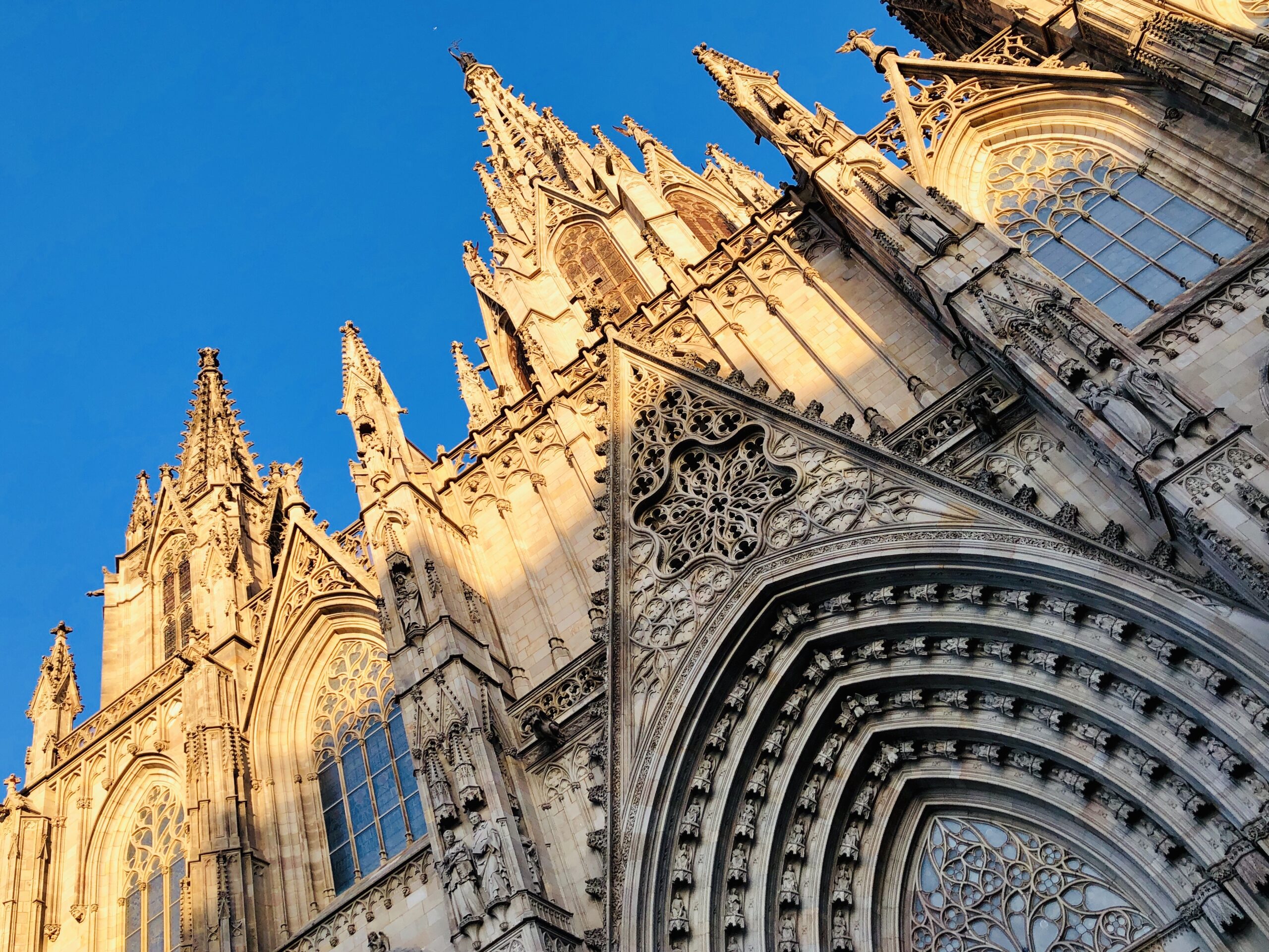 La basílica de la Sagrada Familia de Barcelona es ahora la iglesia más alta del mundo