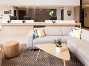 Holiday Inn Orange County Airport: Una Combinación Perfecta de Comodidad, Conveniencia y Servicio