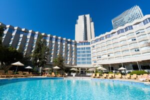 El Sheraton Santiago: el hotel que encendió la televisión en color y renovó la gastronomía chilena