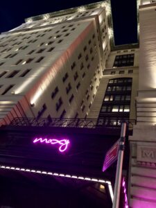 Moxy Times Square, hotel moderno y vibrante en el corazón de Manhattan