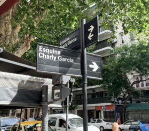 Inauguraron la esquina Charly García en Palermo, a metros de su casa