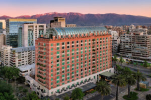 Chile, donde el lujo abraza la geografía: del Ritz-Carlton y el W Santiago a las puertas secretas del país