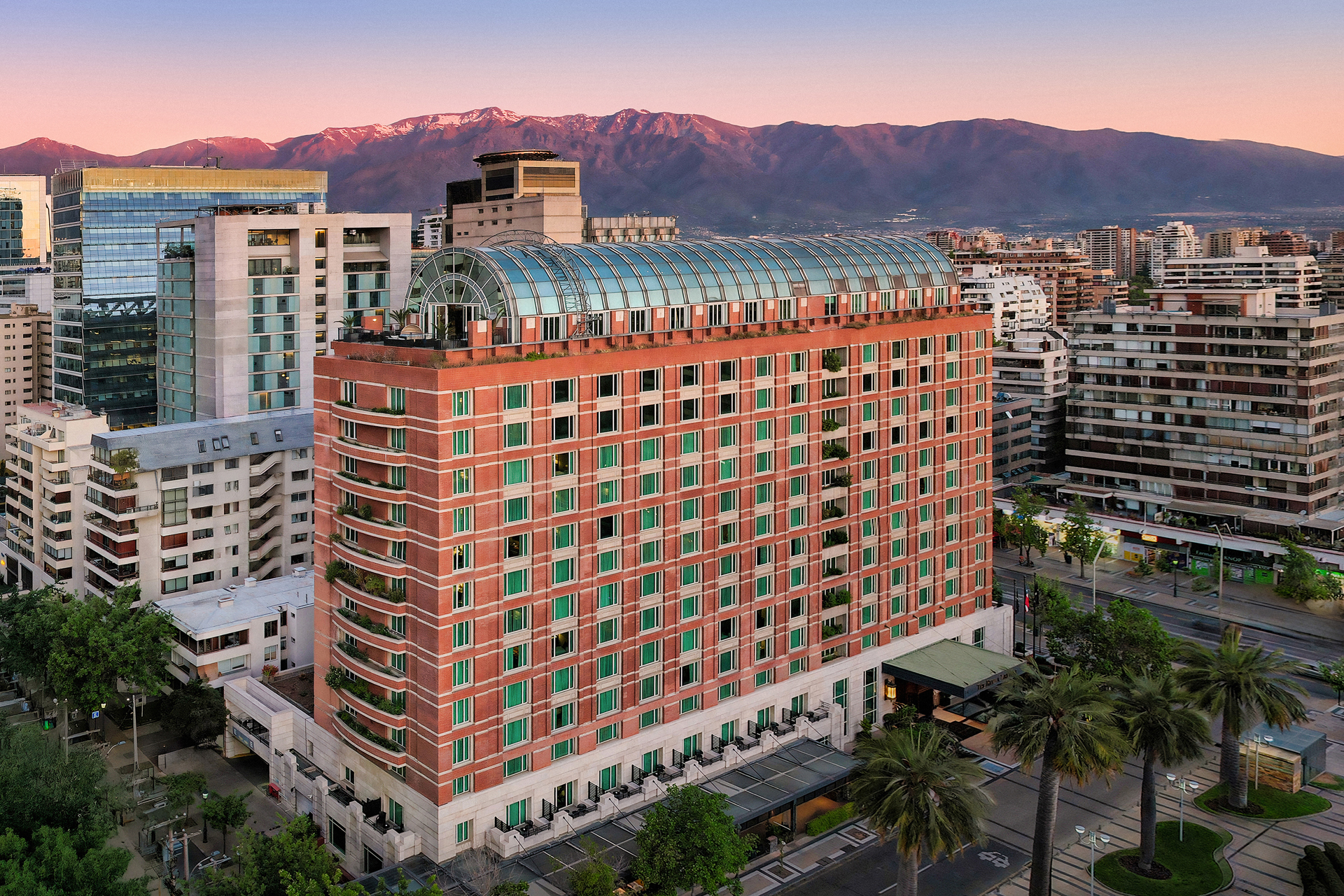 Chile, donde el lujo abraza la geografía: entre el Ritz-Carlton, el W y las puertas secretas al resto del país