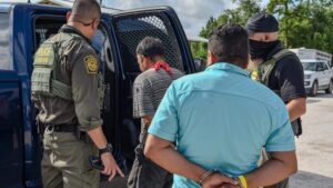 EE.UU. pierde inmigrantes por primera vez en décadas y enciende alertas económicas