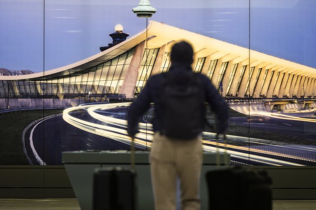 Trump quiere rediseñar el aeropuerto Washington Dulles y dejar su marca en la infraestructura de EE.UU.