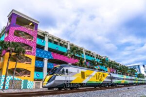 Brightline en Orlando: cómo funciona el tren rápido que conecta Miami, aeropuertos y parques de Florida