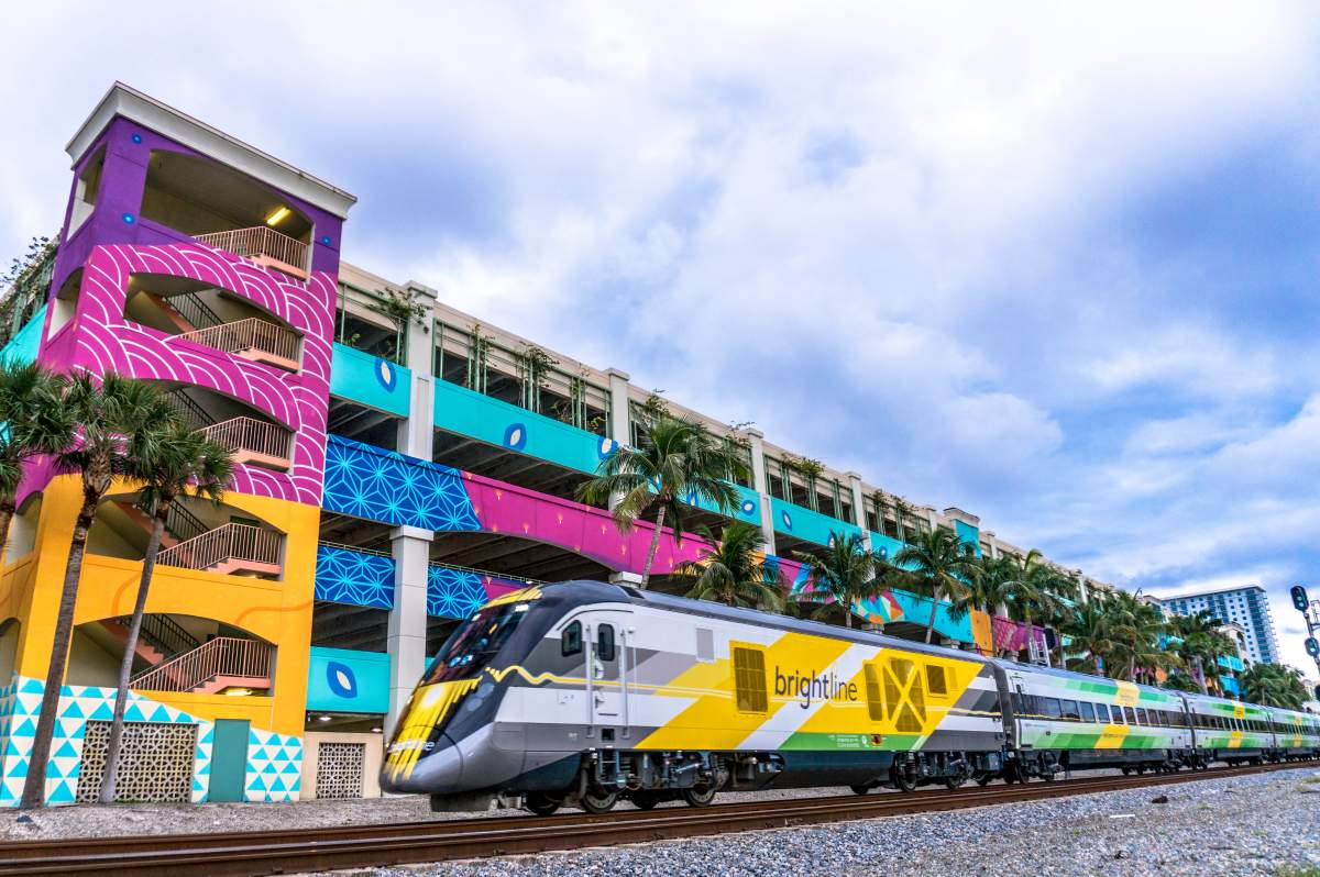 Brightline en Orlando: cómo funciona el tren rápido que conecta Miami, aeropuertos y parques de Florida