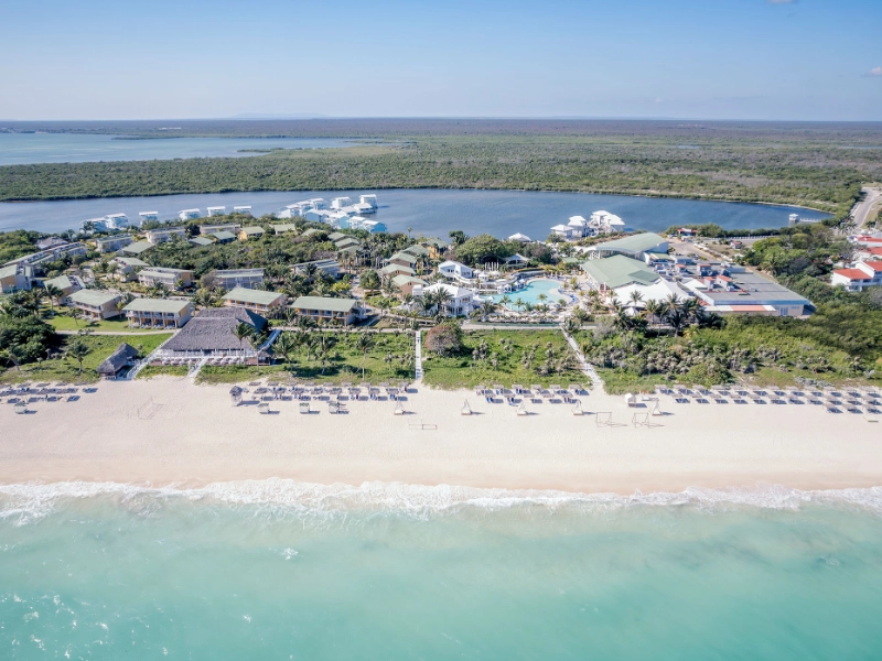 Cuba cierra hoteles por falta de combustible y alimentos: el turismo entra en su peor crisis en décadas