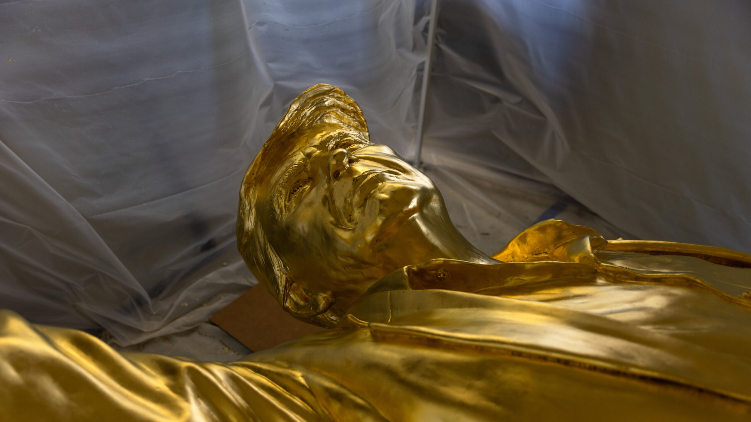 La estatua dorada de Trump y otros caprichos presidenciales que ya atraen turistas en EE.UU.