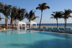Hoteles para disfrutar en Ft. Lauderdale: dos formas de vivir el paraíso frente al mar