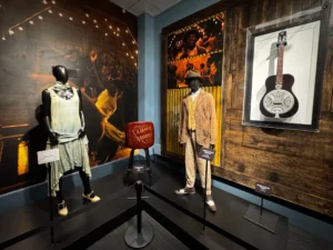 Warner Bros. Studio Tour Hollywood estrena una experiencia inmersiva de SINNERS