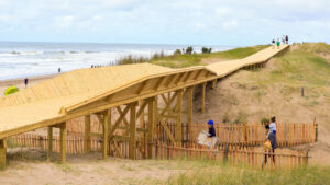 Otoño en la Costa Atlántica argentina con nuevas ciclovías, miradores y circuitos para redescubrir el mar sin multitudes
