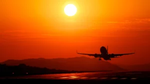 IATA alerta sobre el impacto de la guerra en Irán en la aviación global