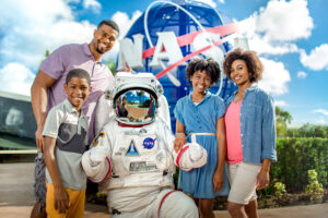 Kennedy Space Center lanza promoción “Adulto a precio de Niño” para visitar el centro espacial de Florida