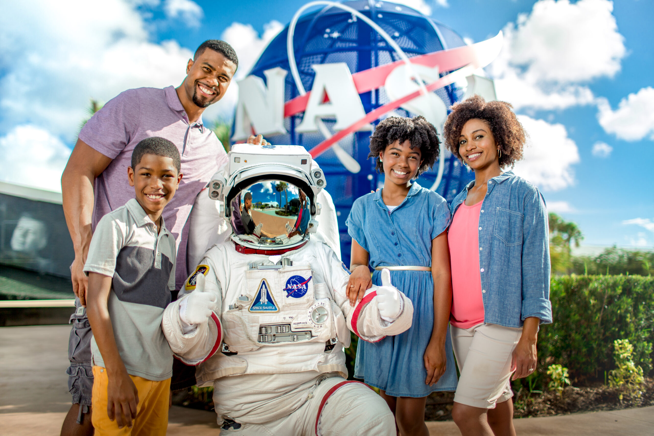 Kennedy Space Center lanza promoción “Adulto a precio de Niño” para visitar el centro espacial de Florida