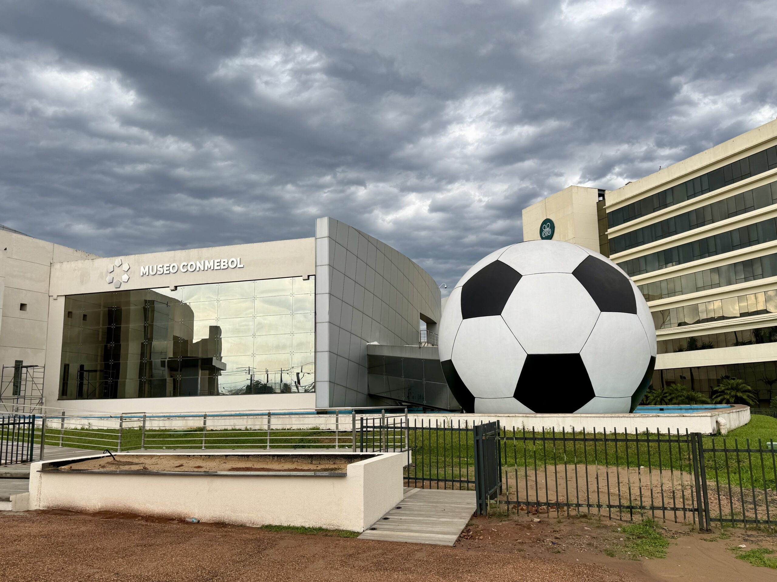 Museo Conmebol en Asunción: el templo del fútbol sudamericano con reliquias de Messi, Pelé y Maradona