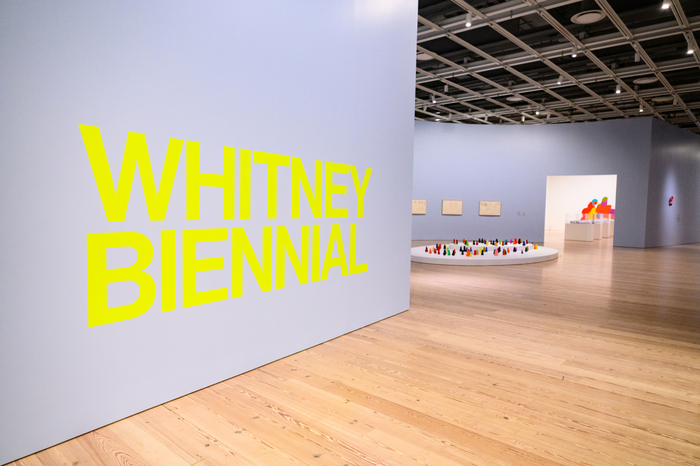 La “Bienal de los millennials” llega al Whitney de Nueva York y explora nuevas formas de relación en el arte
