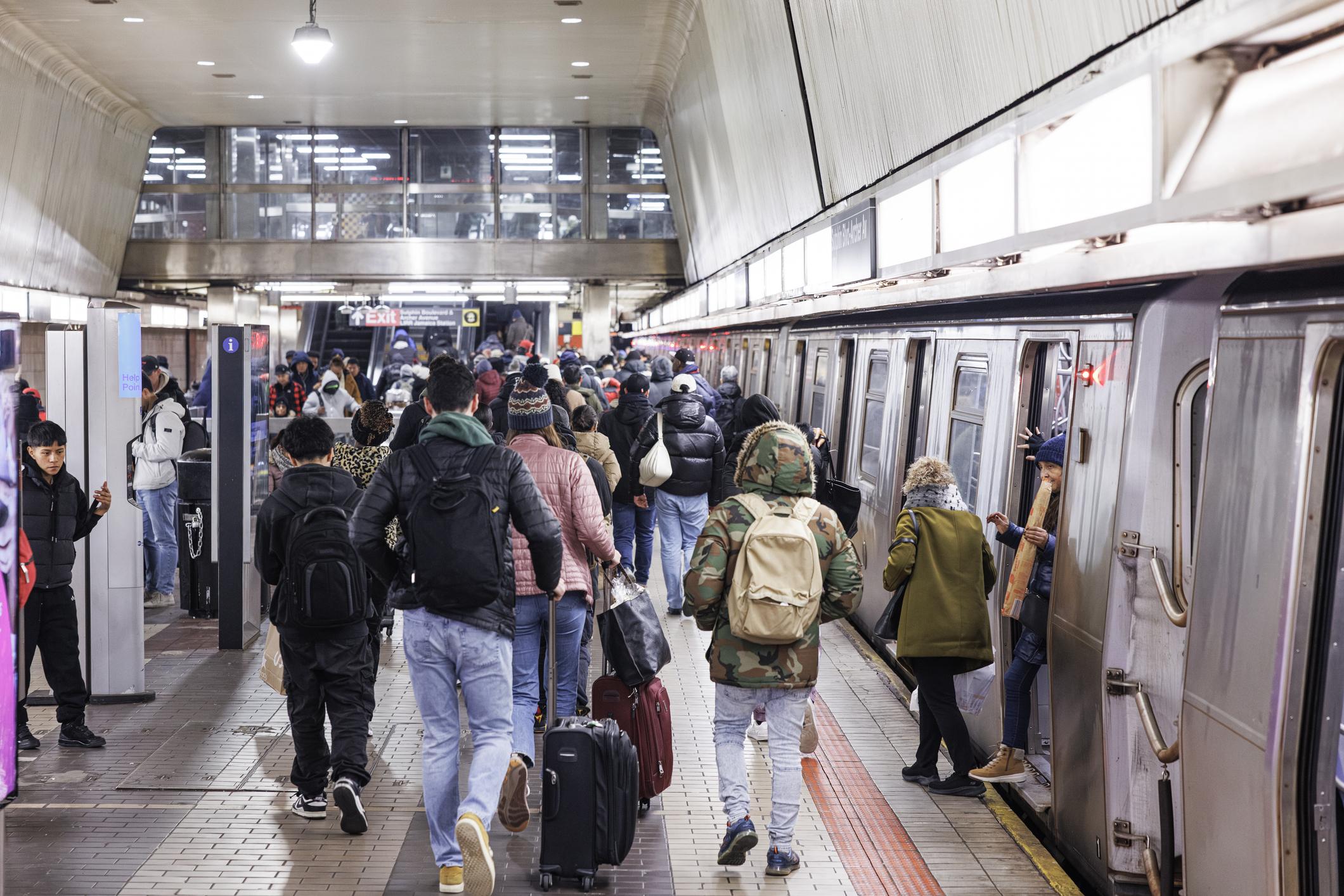 El metro de Nueva York, en riesgo: la pelea con Trump que podría afectar a millones de viajeros