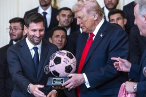 Messi, Trump y el espejo argentino: la hipocresía de quienes critican la visita a la Casa Blanca pero celebraban los abrazos de Maradona con dictadores