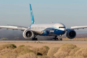 Boeing presentó el “avión a prueba de fuego”: así fue la prueba extrema que puede cambiar la aviación