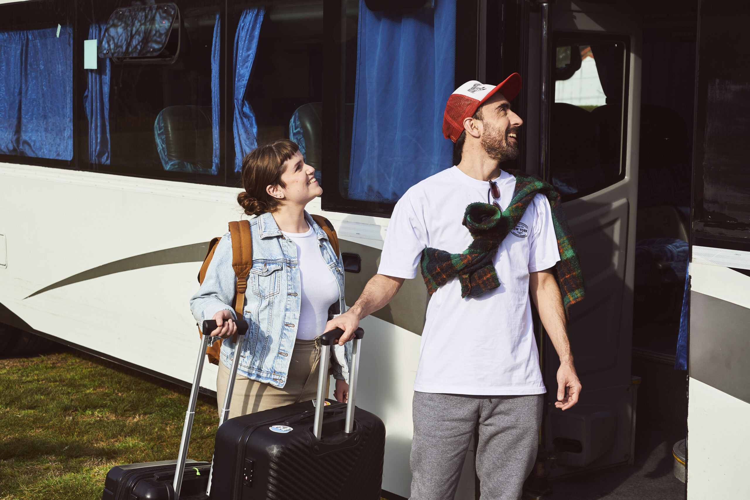 Viajar en micro en Argentina: cómo elegir entre común, semicama o suite