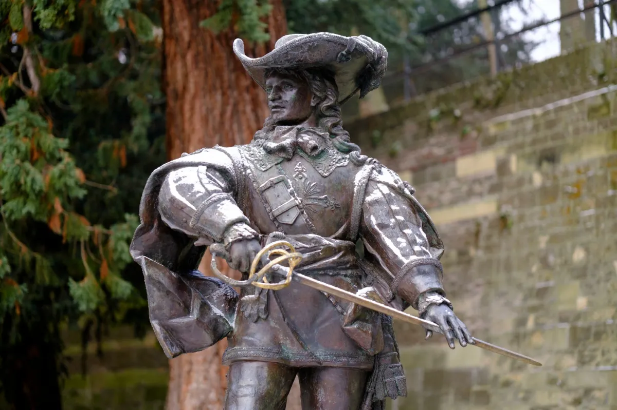 Maastricht, entre d’Artagnan, Europa y André Rieu: por qué la ciudad neerlandesa ganó una fama turística global tras el hallazgo de una posible tumba histórica