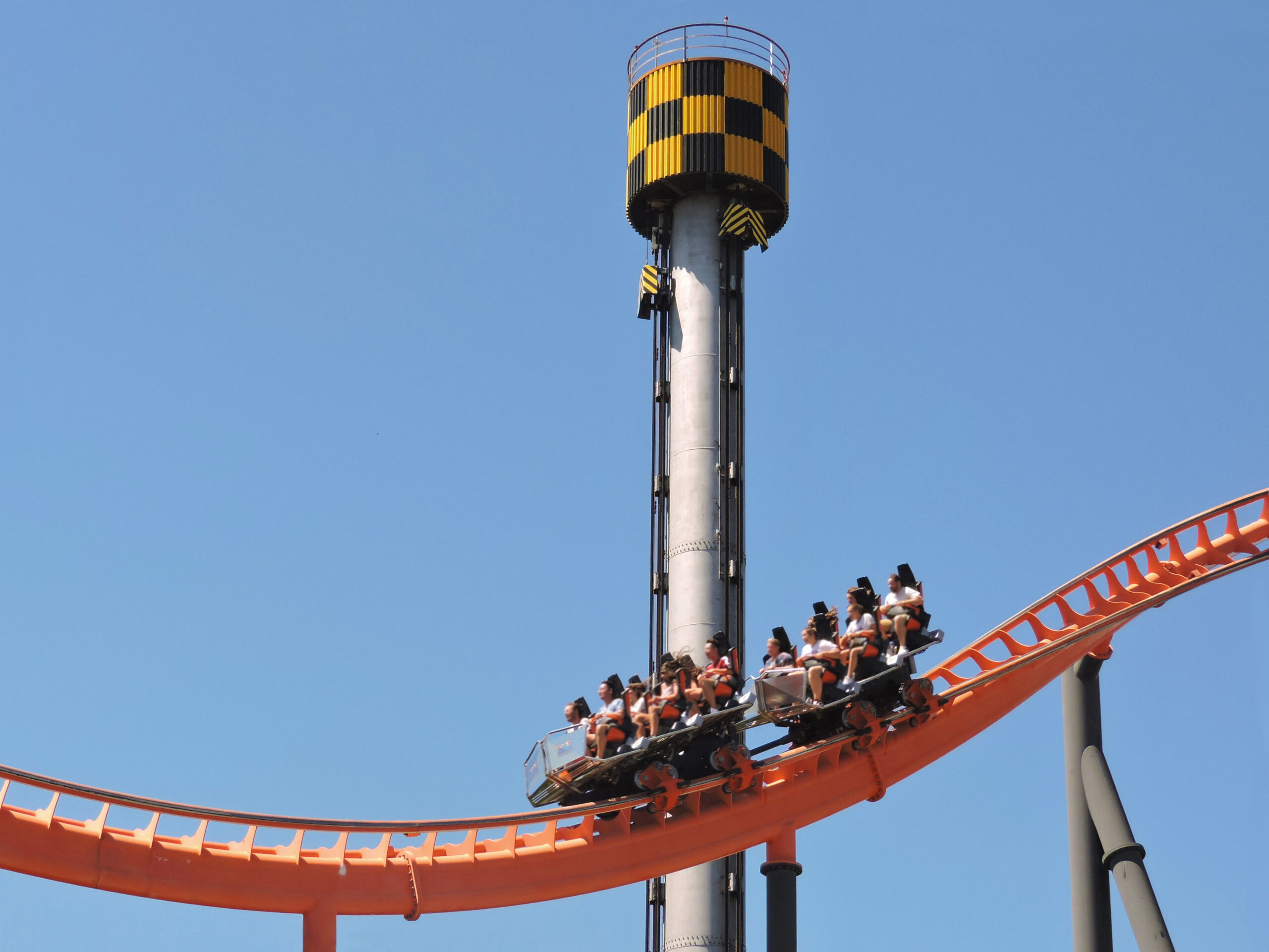 Parque de Atracciones de Madrid estrena un verano lleno de shows, desfiles y nuevas experiencias