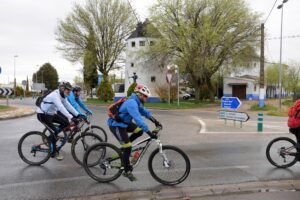 Castilla-La Mancha apuesta por el cicloturismo con una ruta de 2.180 kilómetros entre parques nacionales y los molinos de Don Quijote