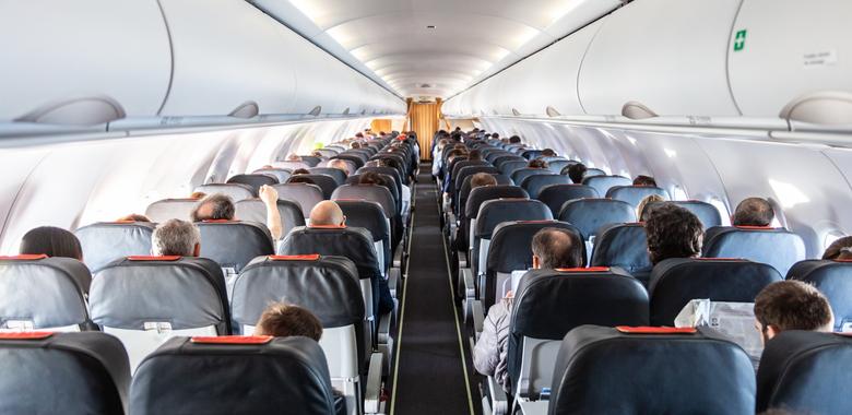 Se vienen vuelos más silenciosos? Estados Unidos busca prohibir las llamadas de voz a bordo