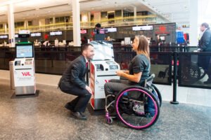 Air Canada amplía su política de accesibilidad: pasajeros podrán viajar con hasta tres ayudas de movilidad gratis
