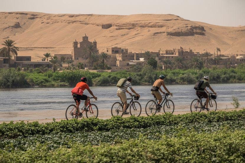 Egipto en bicicleta: 250 kilómetros siguiendo el Nilo entre templos, palmeras y desierto