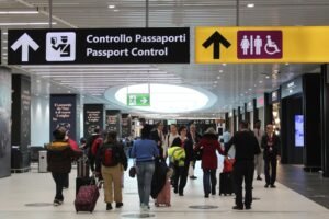 Italia refuerza los controles a viajeros procedentes de España: qué deben saber los turistas