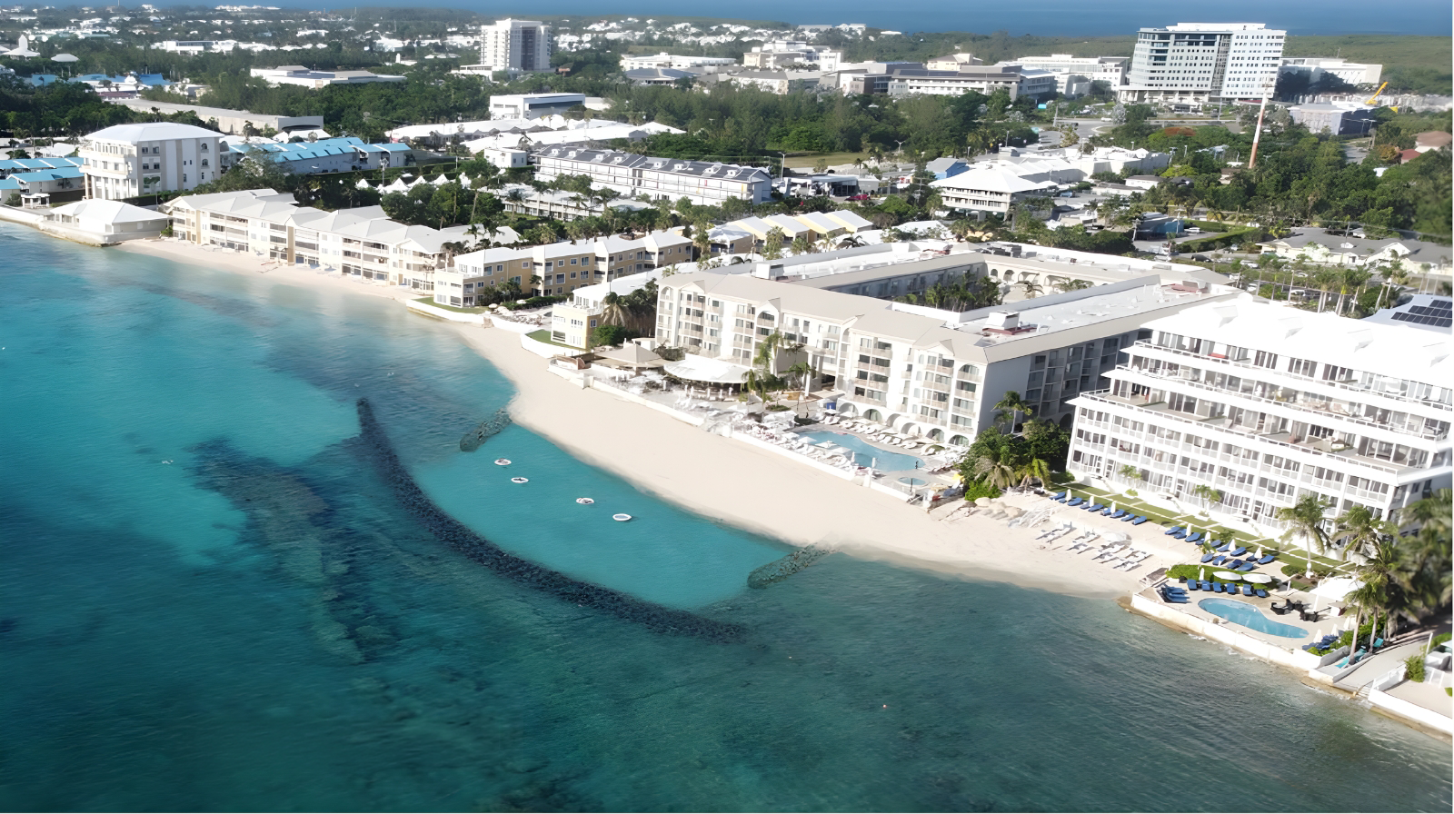 Grand Cayman Marriott invierte millones para recuperar su playa en Seven Mile Beach