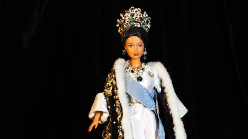 Barbie conquista Bologna: más de 200 piezas recorren seis décadas de moda, arte y cultura