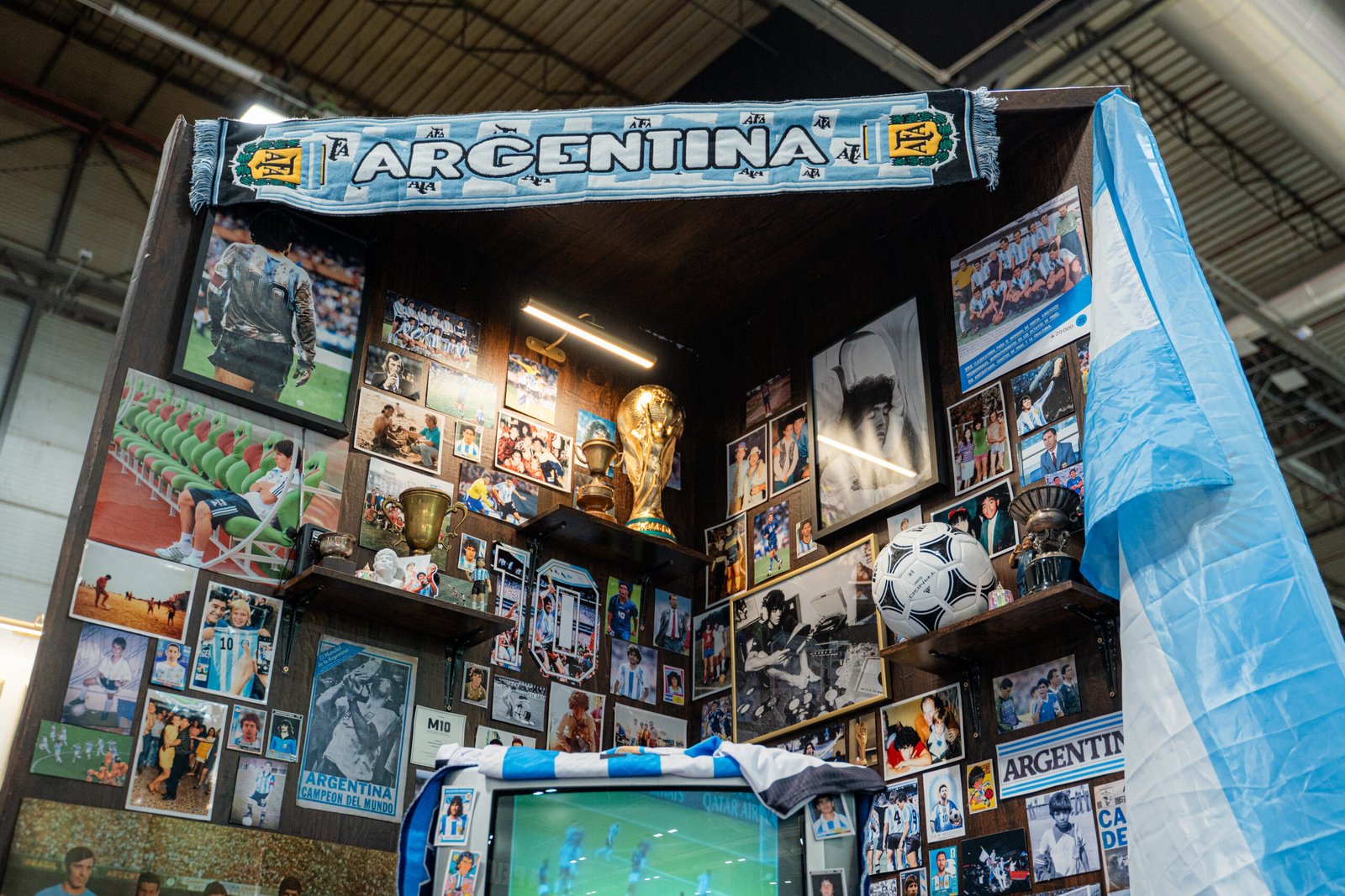 Messi, Maradona y Lamine Yamal unen Argentina y España en una experiencia que lleva el fútbol al arte