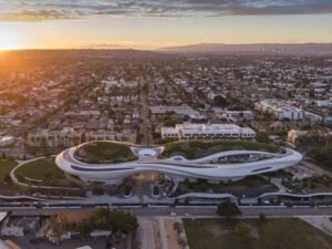 George Lucas abre en Los Ángeles un museo de US$ 1.000 millones que parece salido de Star Wars