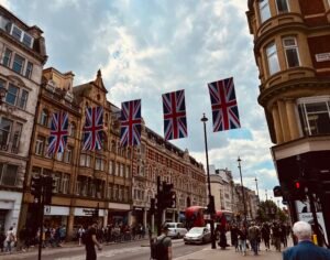 Inglaterra abre la puerta a una tasa turística: Londres y otros destinos podrían cobrar por noche