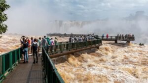 El Niño pone en alerta a las Cataratas del Iguazú: crecidas, cierres y reapertura de circuitos