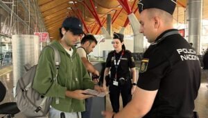 Italia y España prolongan los controles fronterizos en vuelos y ferries