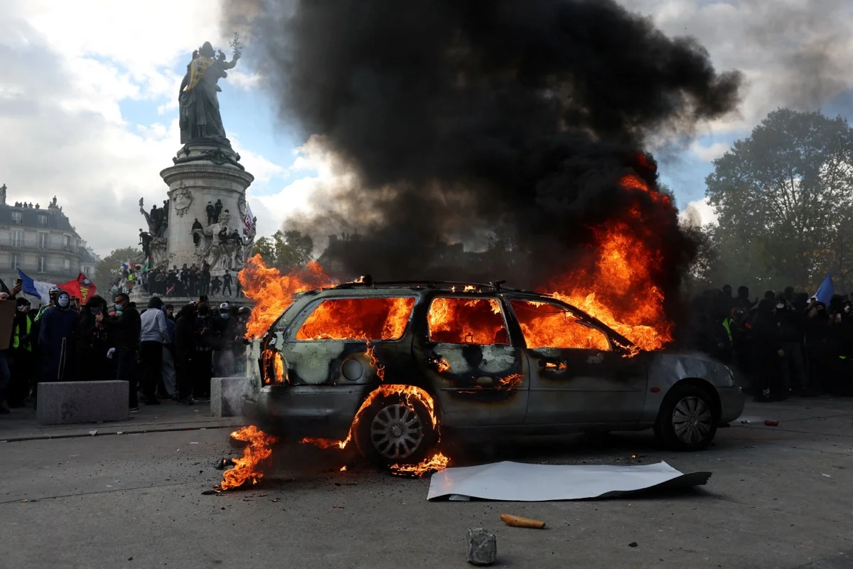Francia enfrenta una grave crisis de confianza turística tras los saqueos, los disturbios y los incendios que sacudieron París y otras ciudades